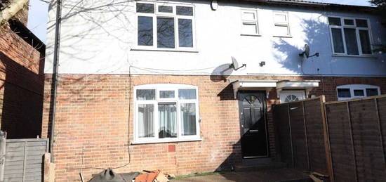 3 bed semi-detached house to rent