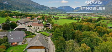 Bâtisse de caractère à rénover, proche du lac