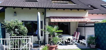 Charmantes Reihenhaus in Bühl-Schuchsfeld mit traumhaftem Garten, Garage und Stellplatz. Ideal für Familien.