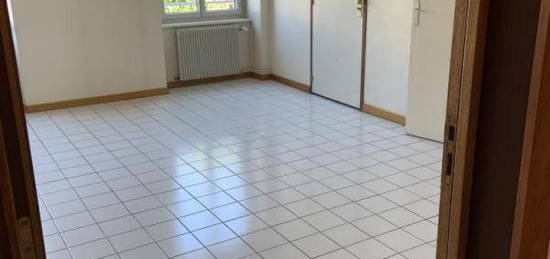 Appartement  à louer, 3 pièces, 2 chambres, 75 m²