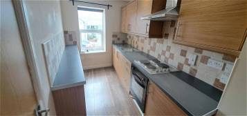Flat to rent in Halls Road, Kingswood, Bristol BS15