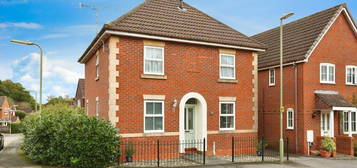 3 bedroom link detached house for sale