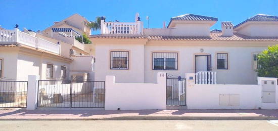 Chalet adosado en venta en calle Rio Duero