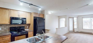216 McKenzie Towne Ln SE, Calgary, AB T2Z 0C4