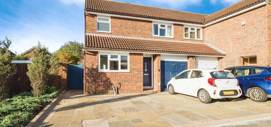 3 bed semi-detached house for sale