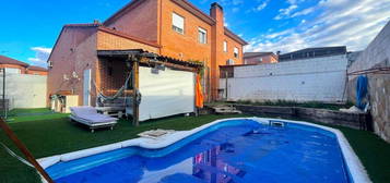 Chalet pareado en venta en calle Lugo s/n