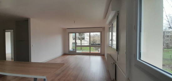 Appartement spacieux 4 pièces de 90m2 avec balcon et parking