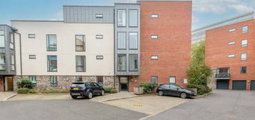 2 bedroom ground floor flat for sale