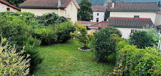 Ensemble de deux maisons indépendantes au cœur de Vorey – 171 m² habitables – 6 chambres – Jardin arboré