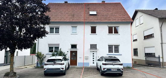 Großzügige Doppelhaushälfte mit Garage und Garten in 78586 Deilingen