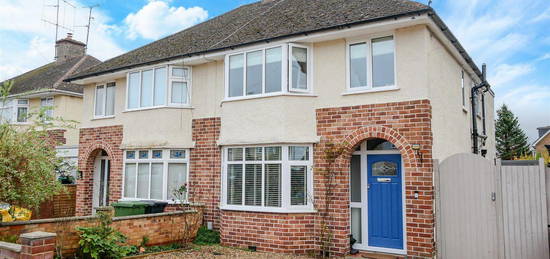 3 bed semi-detached house for sale