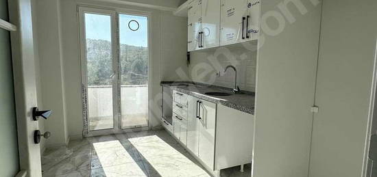 2+1 80 MT SIFIR EBEVYN BANYOLU KİRALIK DAİRE