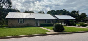 1310 Garrett St, Brenham, TX 77833