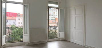 Appartement  à louer, 3 pièces, 2 chambres, 93 m²