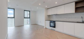 Flat to rent in Marsh Wall, South Quay E14