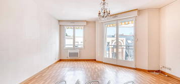 Charmant Appartement coeur de ville Angers avec parking privé et cave***Pré visite 3D disponible sur demande***