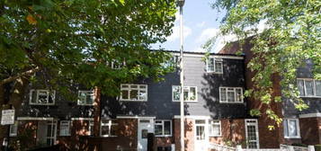 End terrace house to rent in Falcon Grove, London SW11