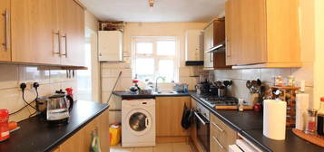 5 bedroom terraced house to rent