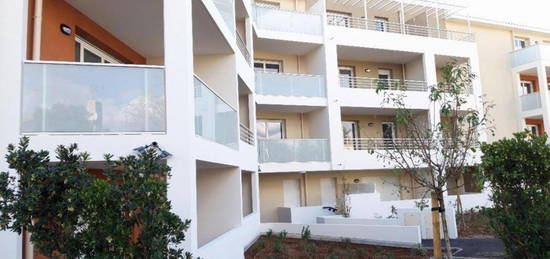 Appartement T2 avec terrasse et parkings à St Cyr sur Mer