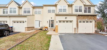 731 Cedar Ln, Norristown, PA 19401