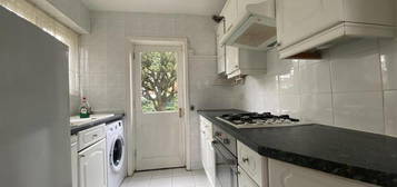 3 bedroom semi-detached house to rent