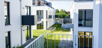 Lichtdurchflutete Neubauwohnung im 1. OG mit Balkon in Saarmund