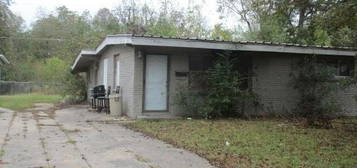 3309 S Iris St, Pine Bluff, AR 71603