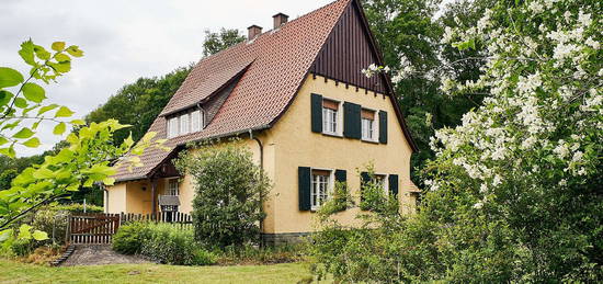 Charmantes ehemaliges Forsthaus mit großem Garten und vielseitigem Raumangebot