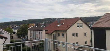 Helle 3-Raum-Dachgeschosswohnung mit EBK und großem Balkon