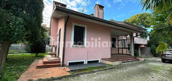 Villa bifamiliare, buono stato, 260 m², Centro, Campodarsego