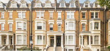 Flat for sale in Elgin Avenue, London W9