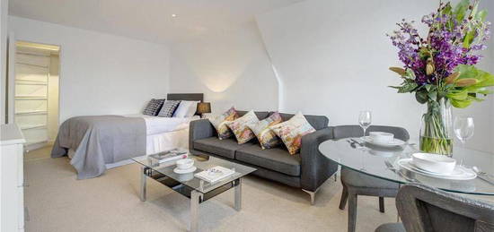 Studio to rent in 39 Hill Street, Mayfair, London W1J