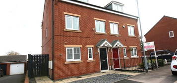 3 bedroom semi-detached house to rent