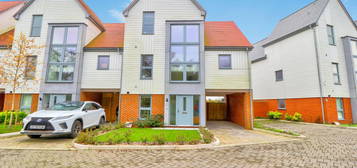 4 bedroom link detached house for sale