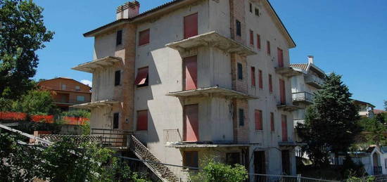 Edificio in ristrutturazione a Cingoli (MC)