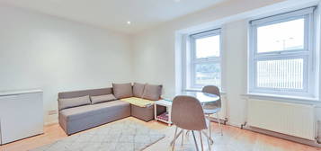 Flat to rent in Oxford Road North, Chiswick, London W4