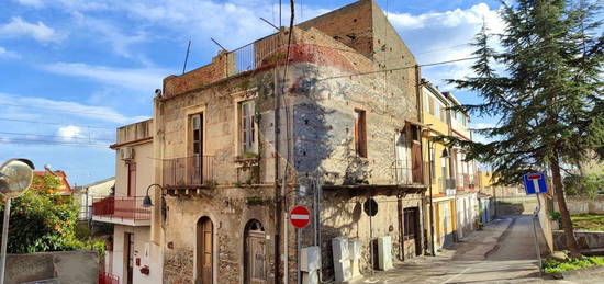 Casa indipendente in vendita in via Madonna delle Grazie, 53