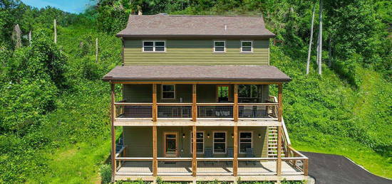 113 Village Dr, Gatlinburg, TN 37738