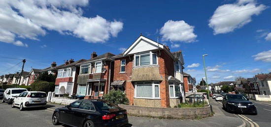 Flat to rent in Green Road, Bournemouth BH9