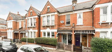 Maisonette for sale in Yukon Road, London SW12