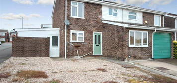 3 bedroom semi-detached house to rent