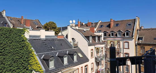 WIESBADEN: 2 Zimmer Wohnung mit Balkon, Blick ins Grüne, hochwertig möbliert