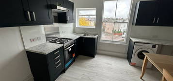 Triplex to rent in Lower Addiscombe Road, Croydon CR0