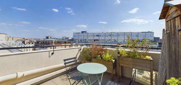 Charmant studio avec terrasse de 9,3m2 plein Sud - Rue Saint-Marc - Passage des Panoramas - Métros Bourse et Grands Boulevard - Vue dégagée sur les toits de Paris