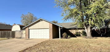 4214 Rose Tree Ln, Enid, OK 73703