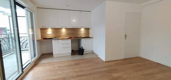 Studio  à louer, 1 pièce, 28 m², Étage 2/–