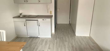 1-Zi.-Wohnung möbliert mit Küchenzeile in Bayreuth zwischen Bahnhof und Zentrum, Wfl. ca. 18 m²