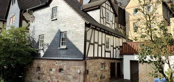 Idyllisches , romantisches und kleines Einfamilienhaus am Rande der Burg Staufenberg