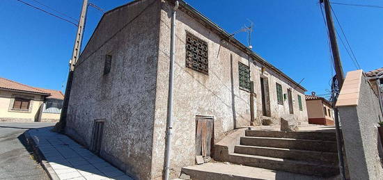 Casa en calle Cap Vice Pascua en Casas del Puerto de Villatoro