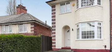 3 bed semi-detached house for sale